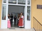 Na ulazu u novouređenu područnu školu u Frkljevcima